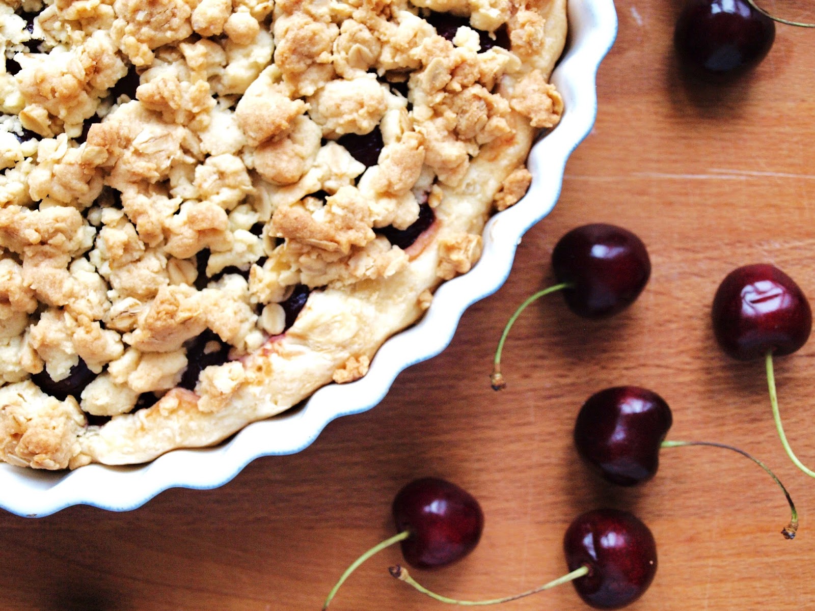 Cherry pudding cake with salted crumbles - Papilio Maackii