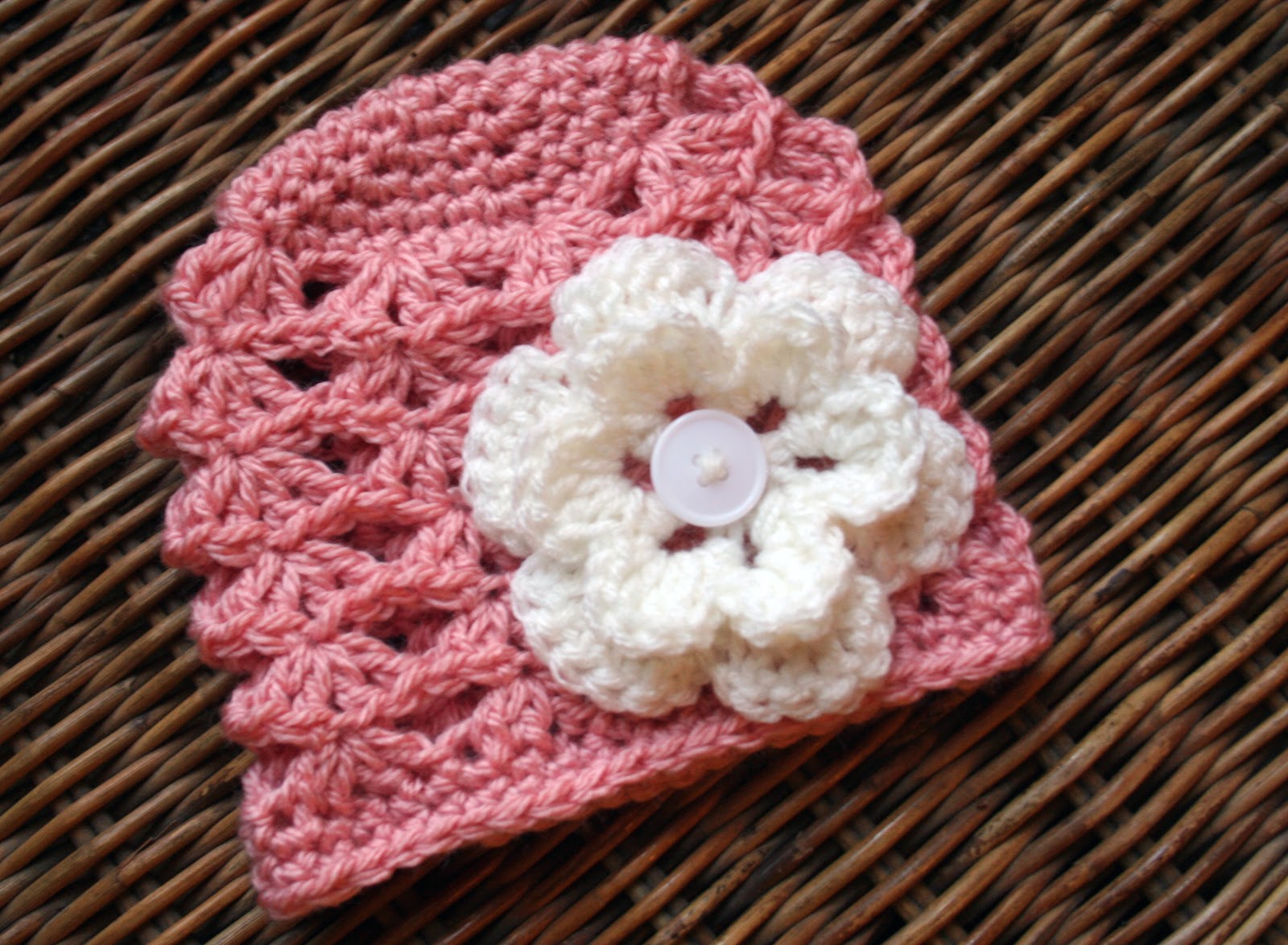 Tampa Bay Crochet: Crochet Baby Beanie with Flower