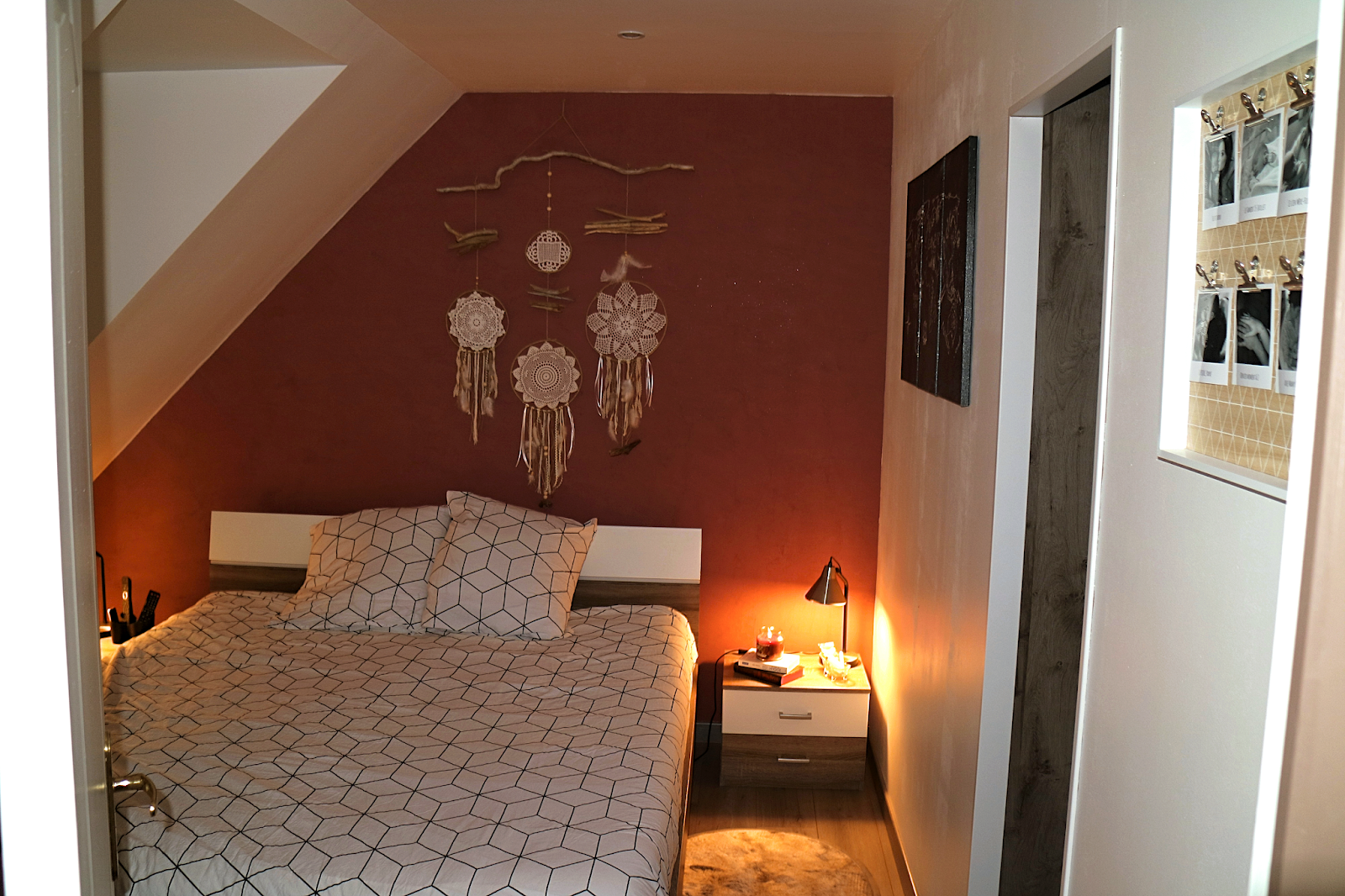 Idée déco pour chambre mansardée ClaireMakeUpAndCo