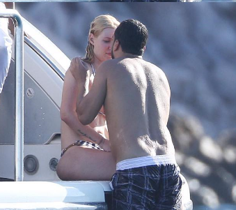 1a2 Iggy Azalea and French Montana pictured kissing on a yacht in Mexico.