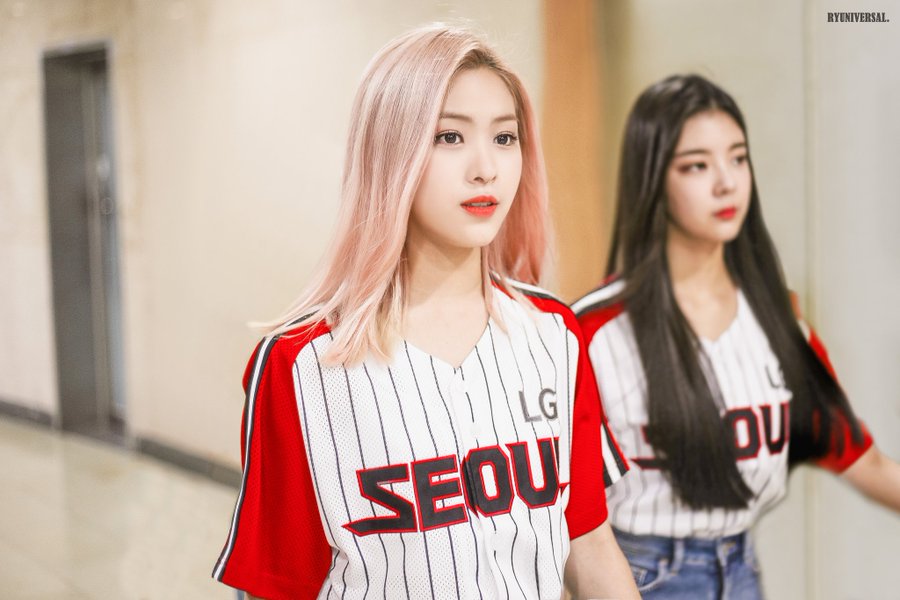취향저격하던 날의 있지 ITZY 류진 분위기 모음.jpgif | 인스티즈