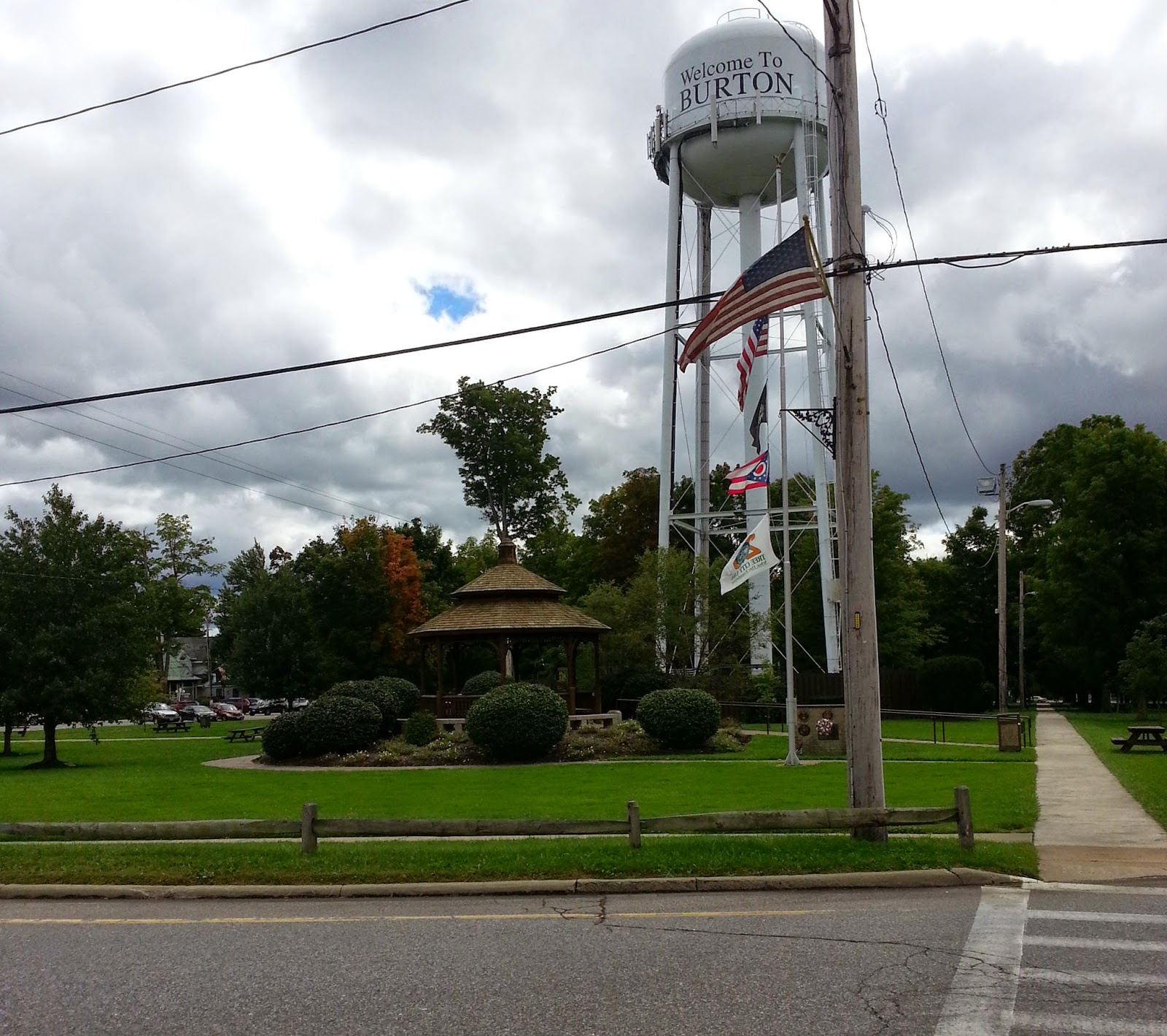 kluless Amish Country, Burton OH and The Chickies