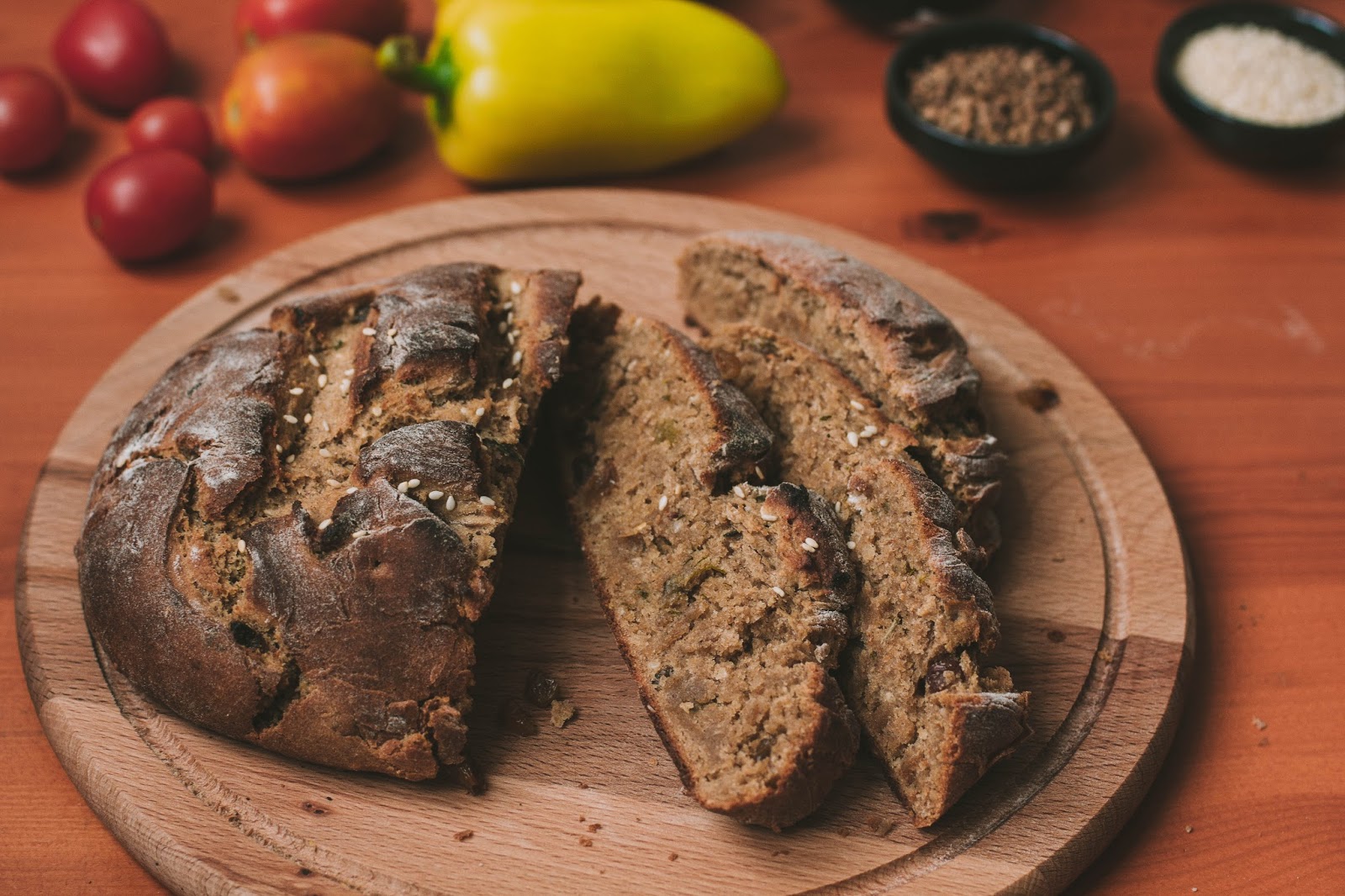 Что можно сделать из ржаной муки. Пирог с ржаной мукой. Ржаные лепешки на сметане. Смешанный хлеб с пряностями. Финские ржаные краюшки.