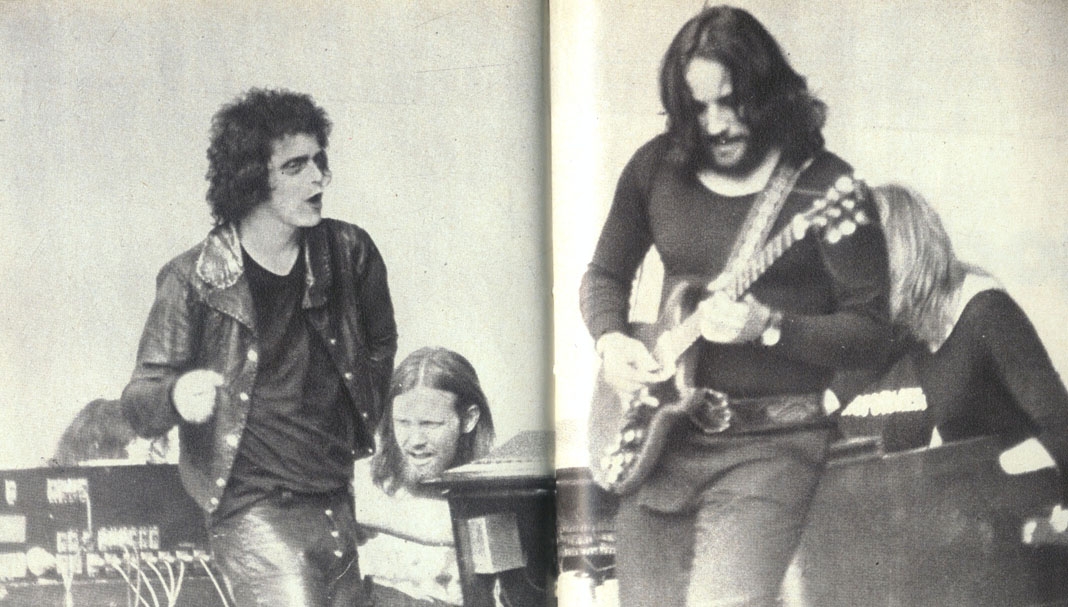http://4.bp.blogspot.com/-wuC6SHUPI1k/UPy7Y1ypCjI/AAAAAAAAAnk/hbVZiMmtdvs/s1600/0.58308400+1264141338Dick_Wagner_Lou_Reed_crystal_palace1973.jpeg