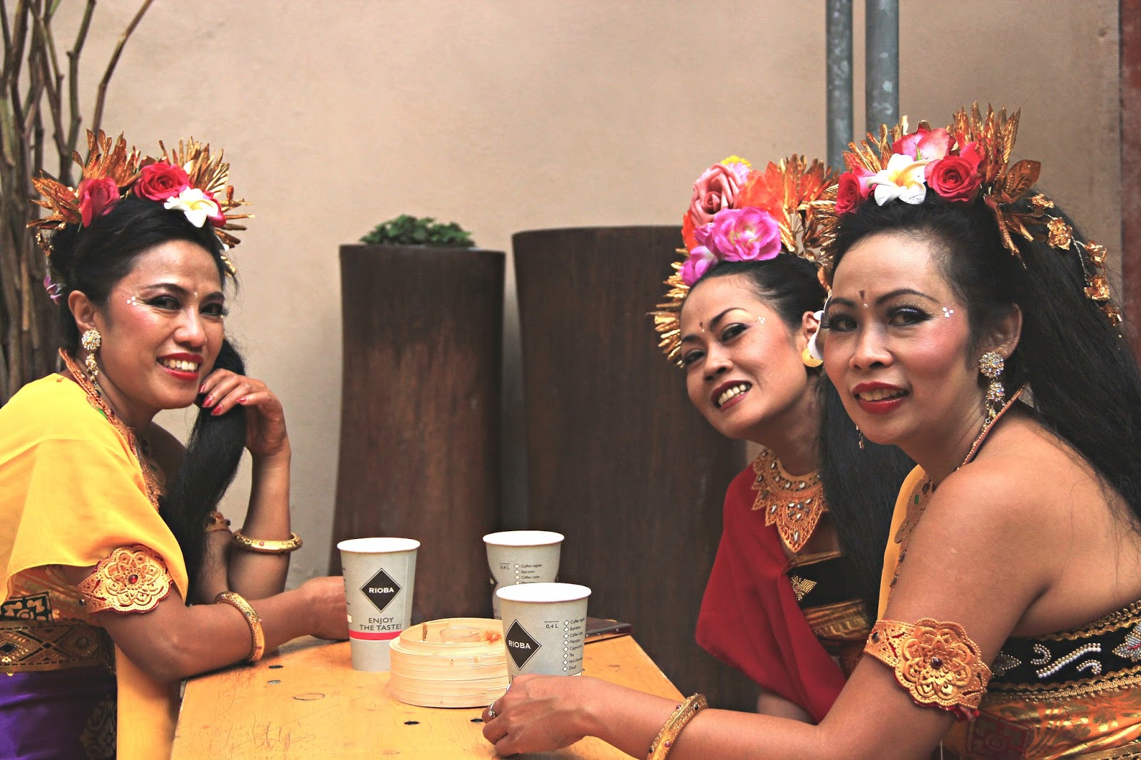 Balinese Women Enjoy The Taste ~ Signorfandi