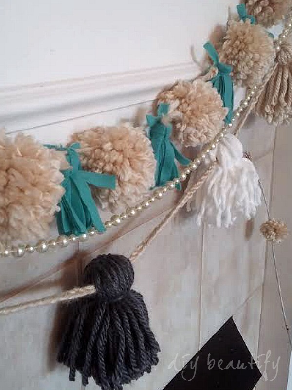 Fabulous tutorial for pom poms, no special tools required! | DIY beautify