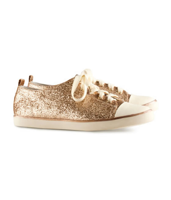 Gold tennis shoes: my new obsession! - Strawberry Leopard