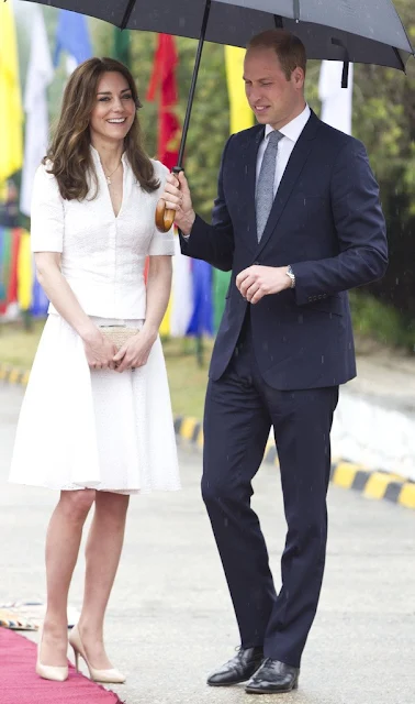 Kate Middleton and Prince William have landed in Agra ahead of visiting the Taj Mahal 