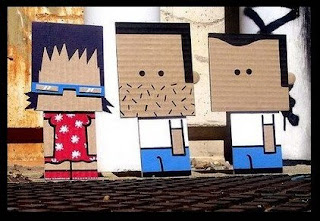 personajes con cartón reciclado