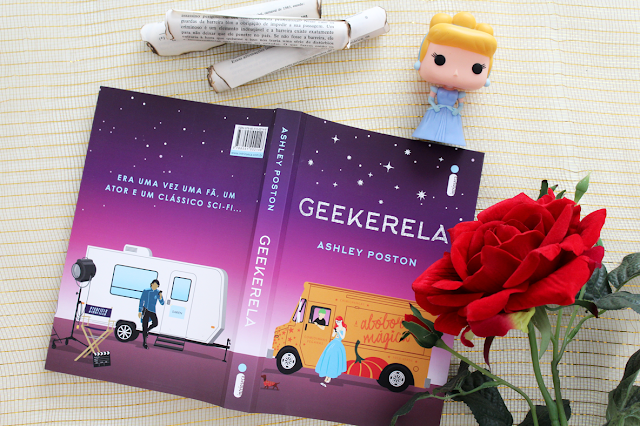 Geekerela - Ashley Poston Geekerela - Ashley Poston