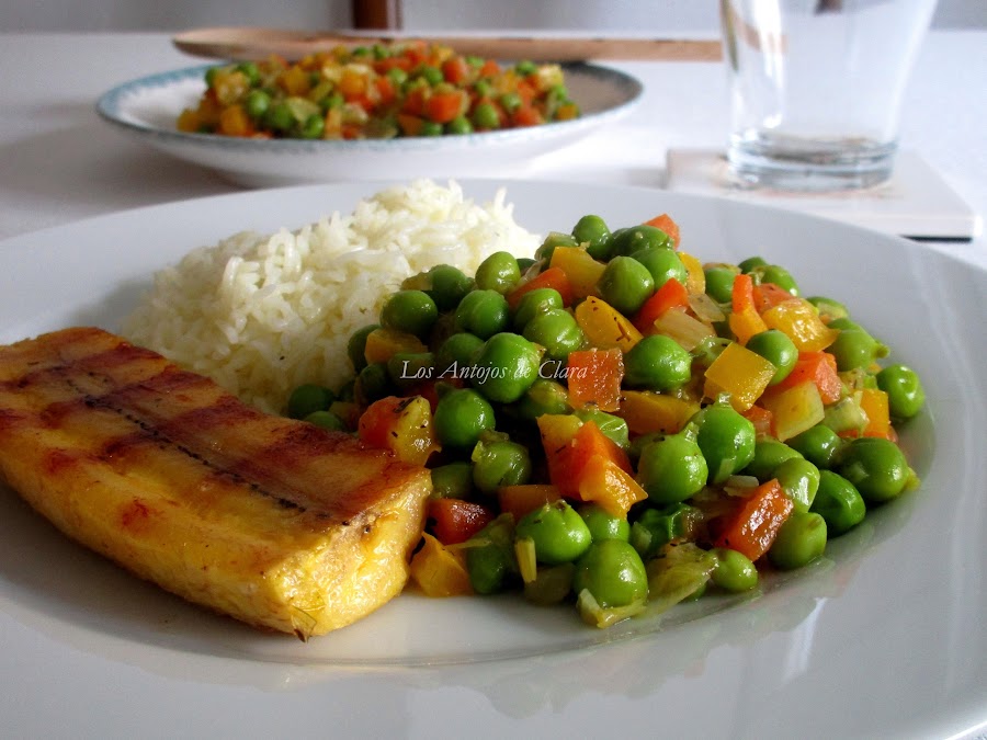 Guisantes frescos con verduras