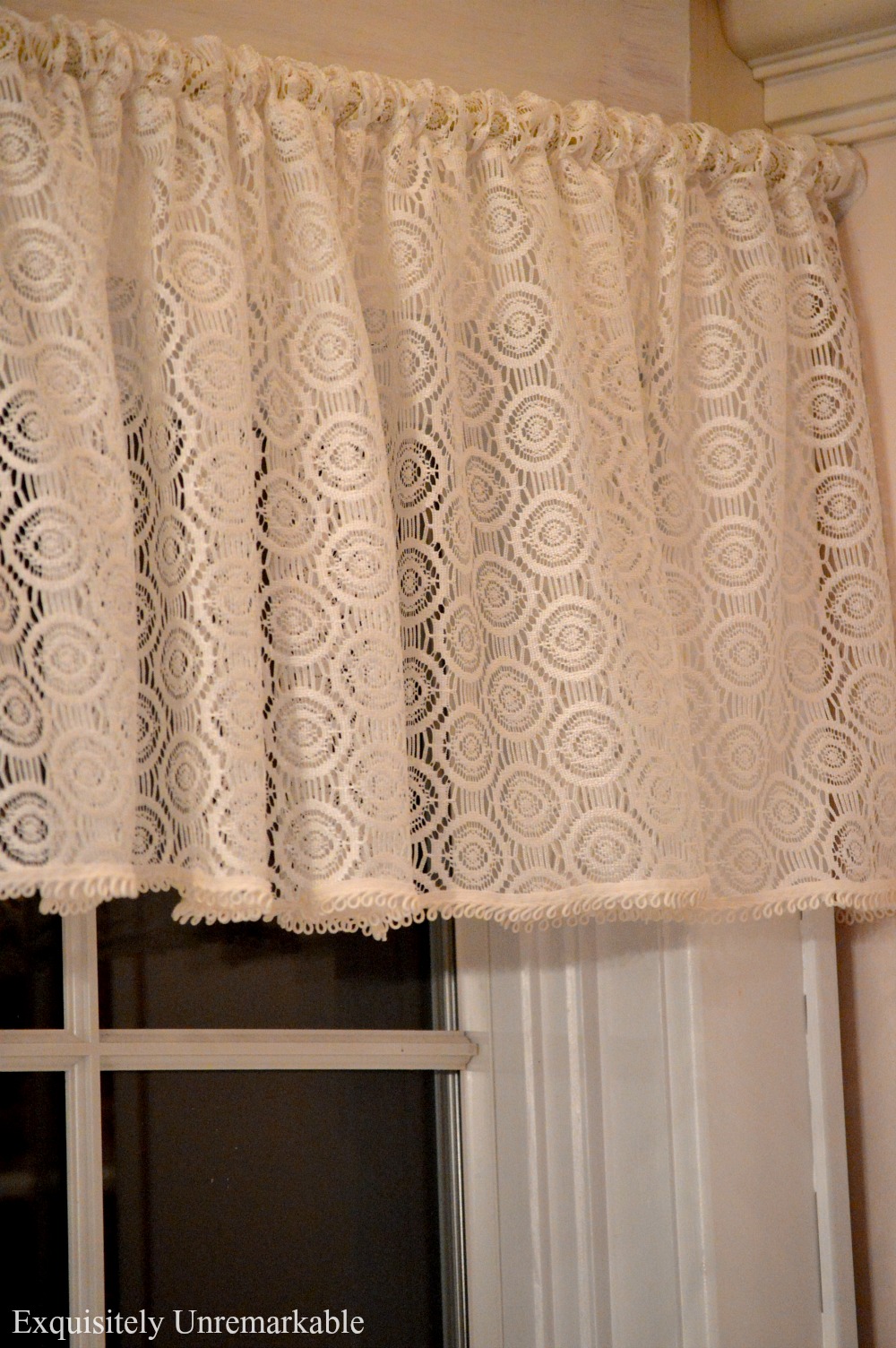 How to make a lace valance for your kitchen