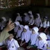 Memprihatinkan, Siswa Madrasah Belajar Dengan Beralaskan Lantai