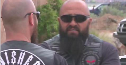 Cette fille de 5 ans se fait tabasser dans la rue. Puis ces motards apparaissent…