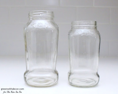 Make spring vases from old spaghetti sauce jars. A great Easter DIY, these would look great as a spring centerpiece! 