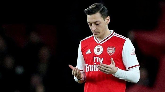 Foto of Messut Özil Pray Foto of Messut Özil Pray