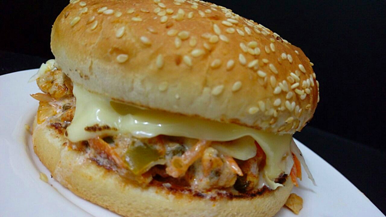 Ponnunte Adukkala മുന്നൂറിൽ പരം കിടിലൻ രുചി കൂട്ടുകളുമായി പൊന്നൂൻ്റെ