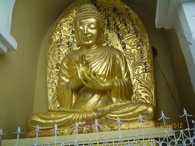 Bodhi stoop , peace pagoda darjeeling 