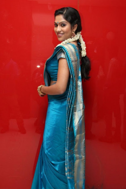 Photo 10 Actress swasika in saree