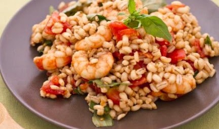 Insalata di orzo pomodorini e gamberetti