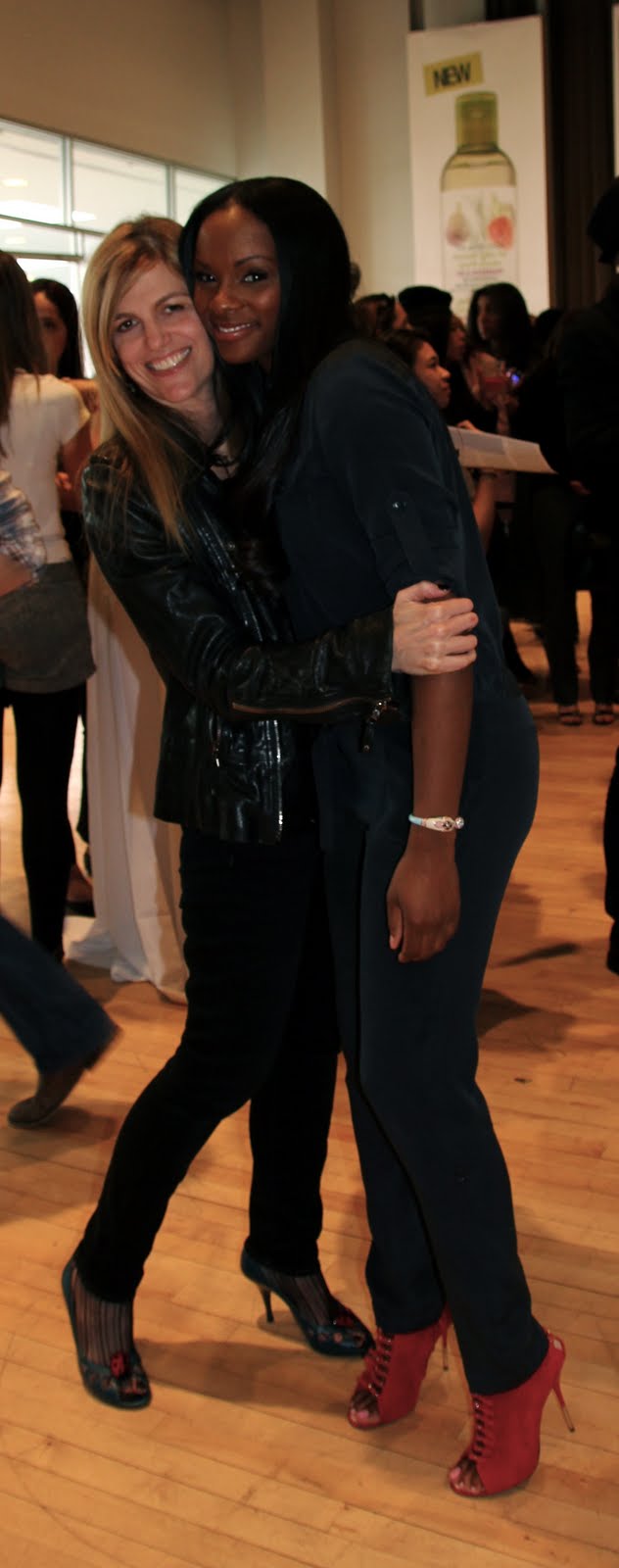 THE BODY SHOPEARTH DAY W/BIODEGRADABLE GELS & GOSSIP GIRL