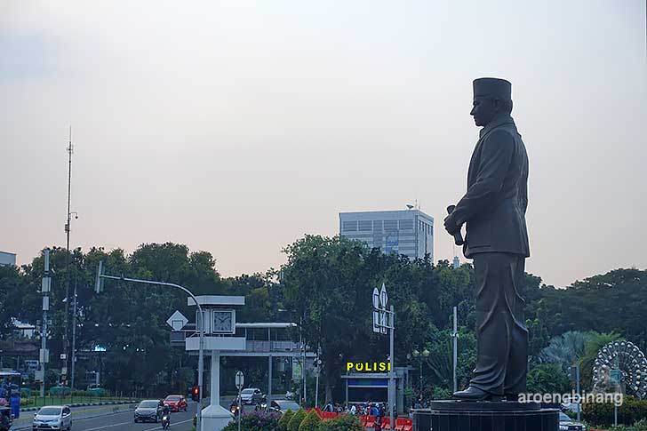 patung mohammad husni thamrin