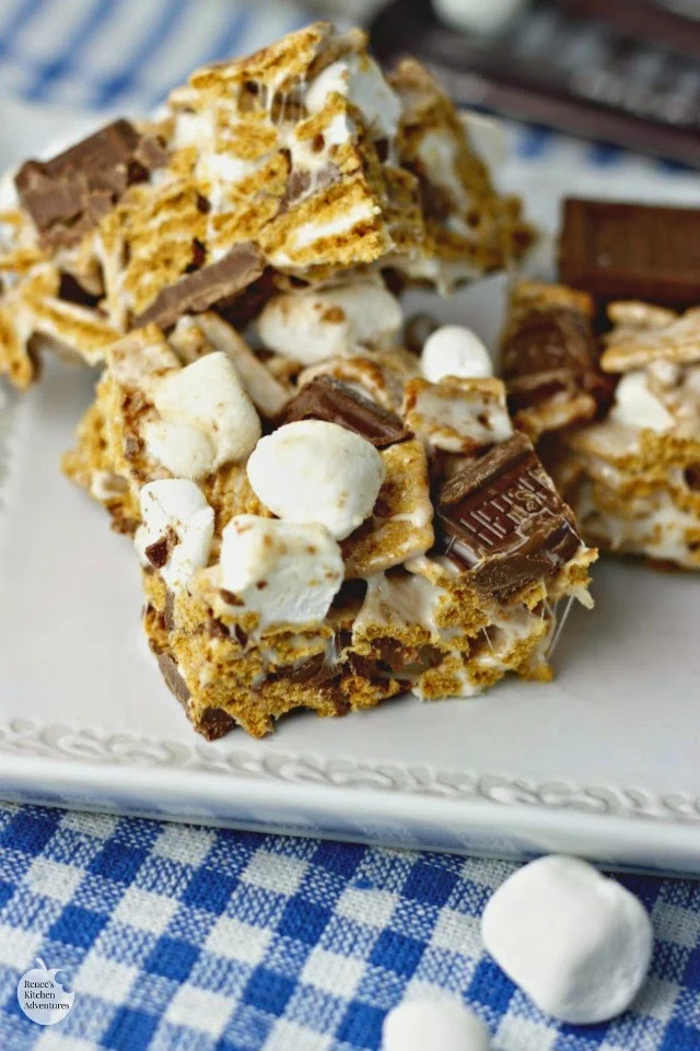 S'mores Krispie Treats | by Renee's Kitchen Adventures - easy dessert or snack recipe for krispie treats with traditional s'mores flavor.  Perfect for summer! 
