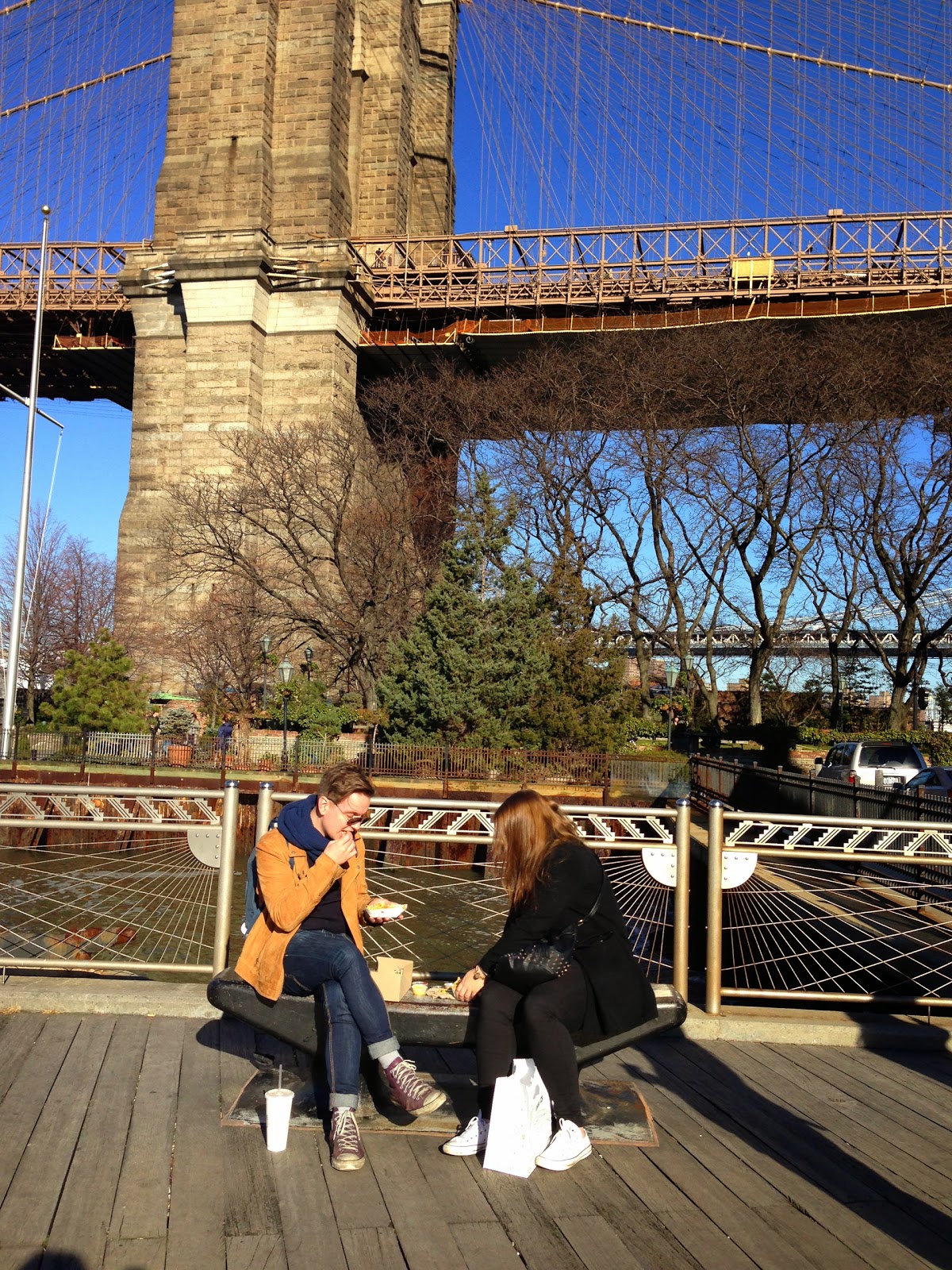 Hampparibuffet Brooklyn Bridgen juurella, ei huonompi mesta