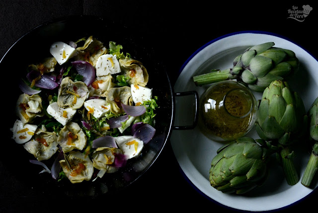 Ensalada de alcachofas y queso mozzarella