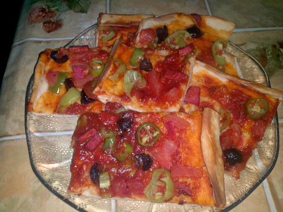 Nazlı'nın Mutfağı karışık pizza yapımı