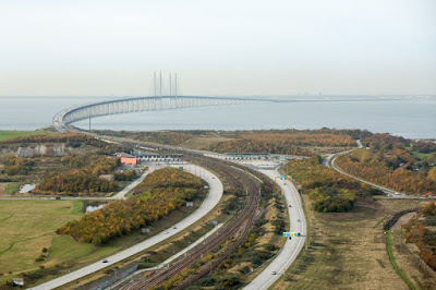 El pont que connecta Dinamarca i Suècia El pont que connecta Dinamarca i Suècia
