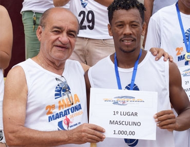 Rapaz que jogou pelo time da Laranjeira de Macajuba venceu em primeiro a 2ª Meia Maratona da Virada em Baixa Grande