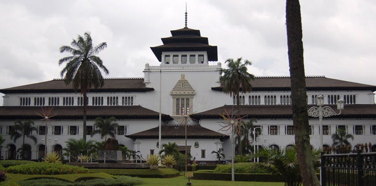 pesona keindahan Gedung Sate Kantor (Bandung Gubernur