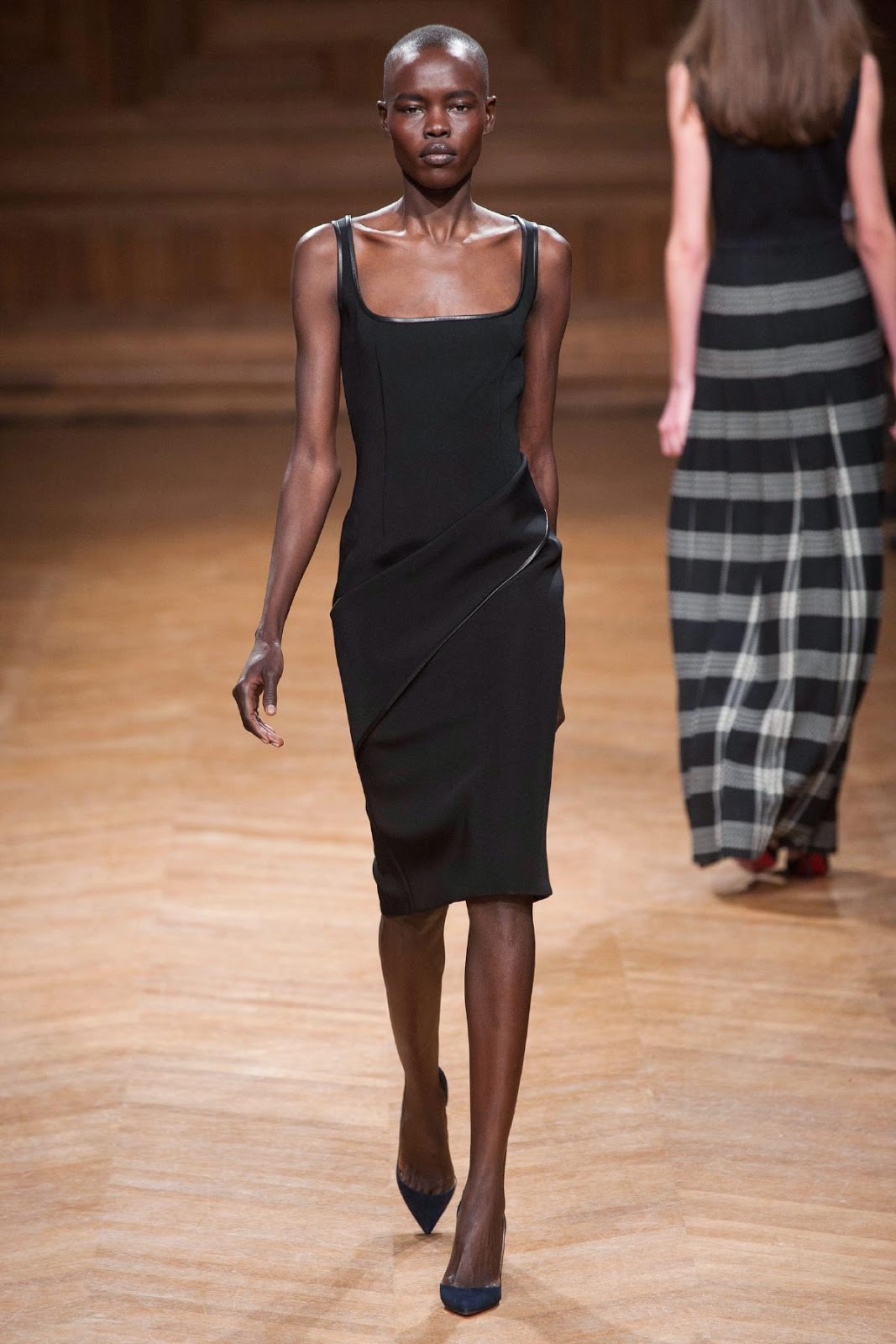 Couture Carrie: Lovely LBDs: Chic Sleeveless Shifts
