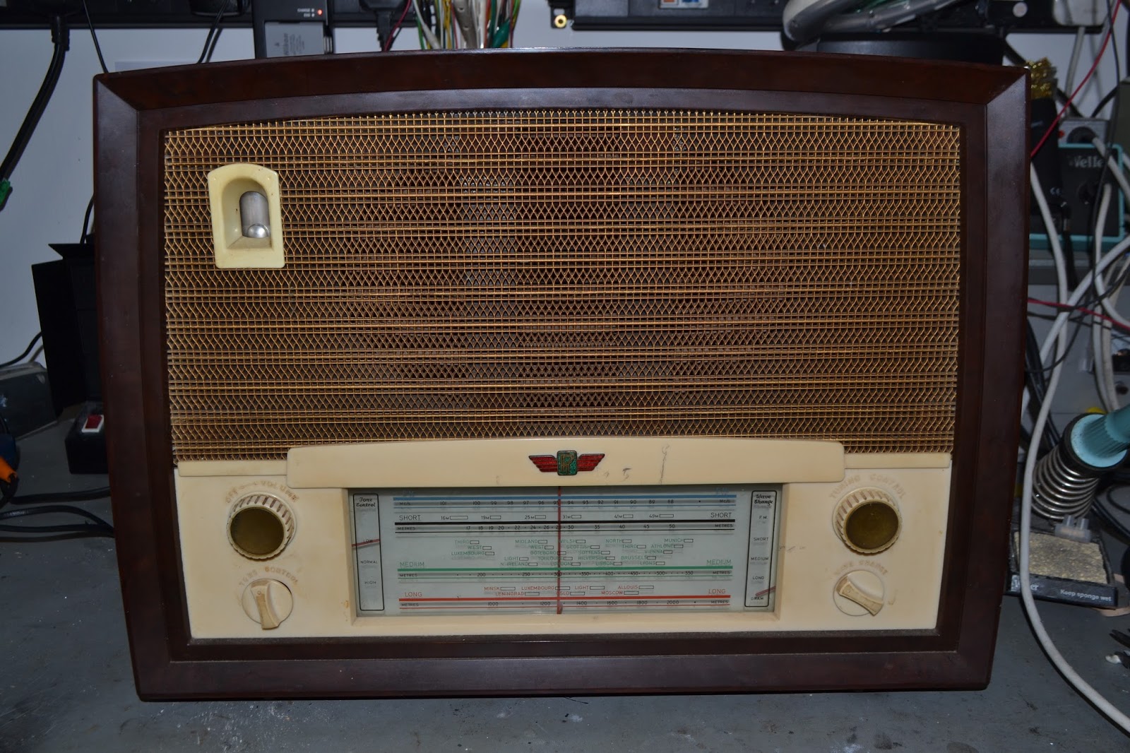 Doz' Blog: Radio Rentals Model 218 radio, repairs and restoration.