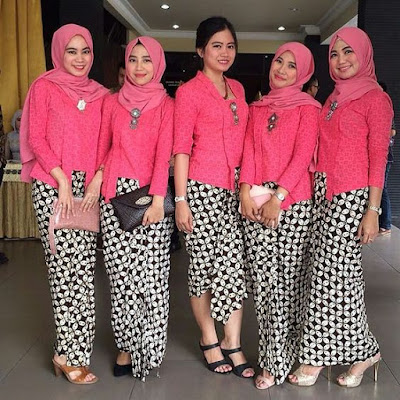 Kebaya Kutu Baru Menjadi Model Kebaya Populer Saat Ini Kebaya Kutu Baru Menjadi Model Kebaya Populer Saat Ini