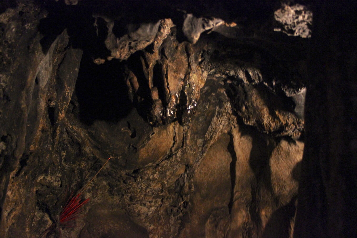 huyen khong cave in da nang breast of god stalactite