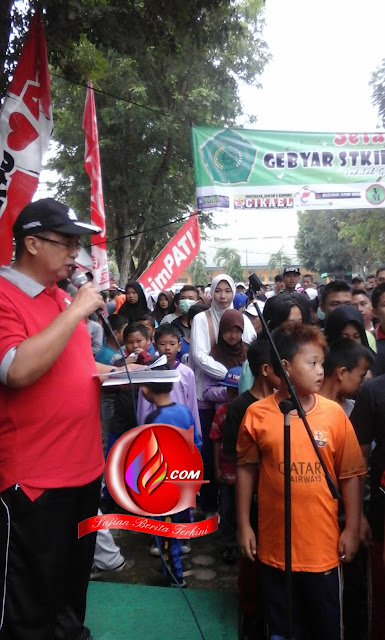 Ribuan Peserta Ikuti  Jalan Sehat Gebyar STKIP-M Lampura 