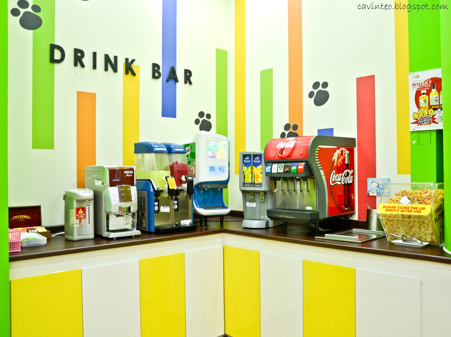 Entree Kibbles Manekineko Karaoke Kbox in a Japanese Name with the Use of Mobile Technology