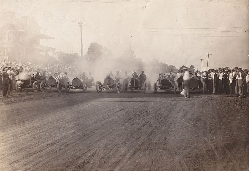 30 Amazing Vintage Photos of American Car Races from the Late 19th to