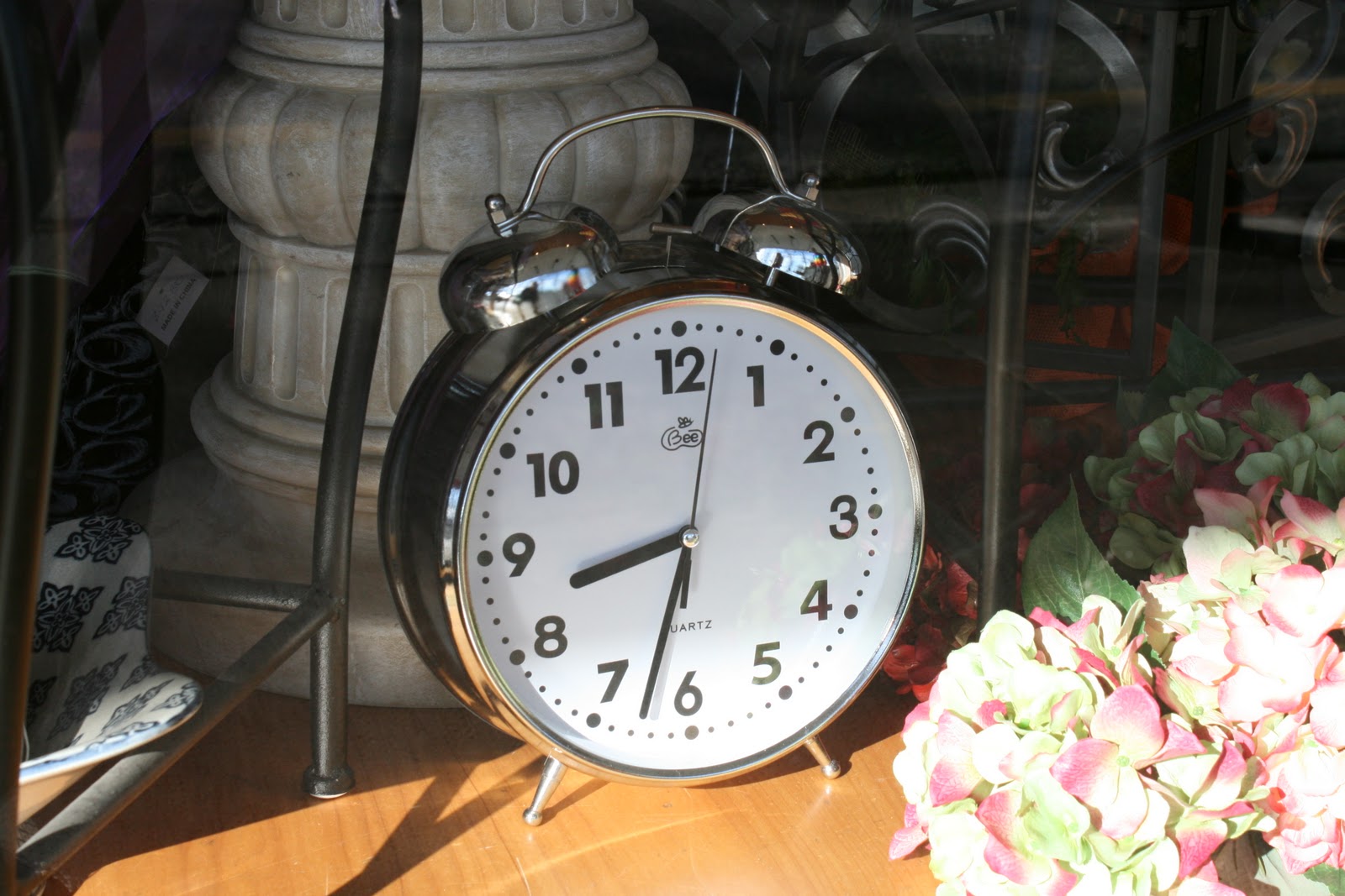 a-old-fashioned-alarm-clock-oldbear-news