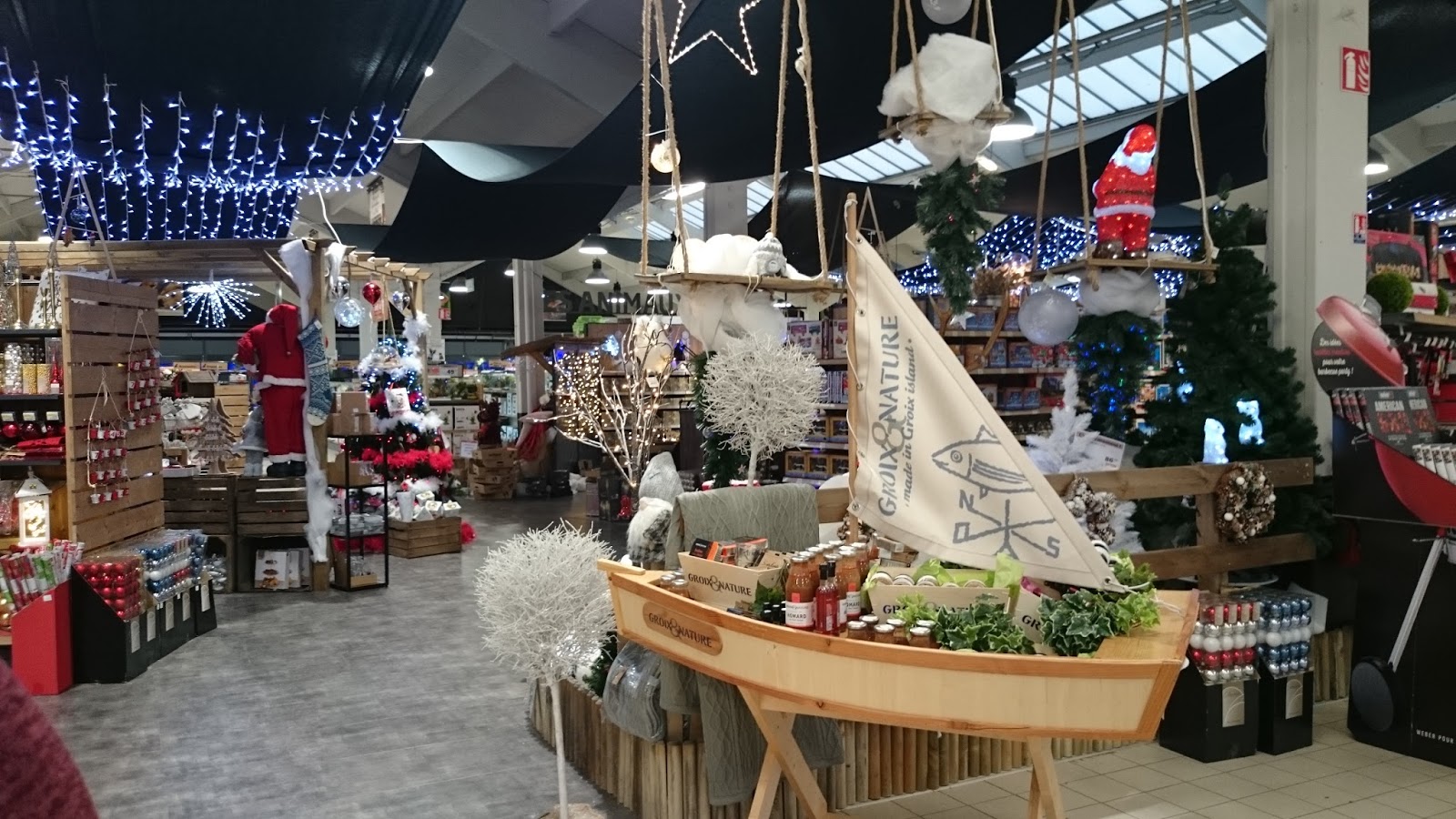 La chambre est traversée par le vent... Déco de Noël chez Jardiland et