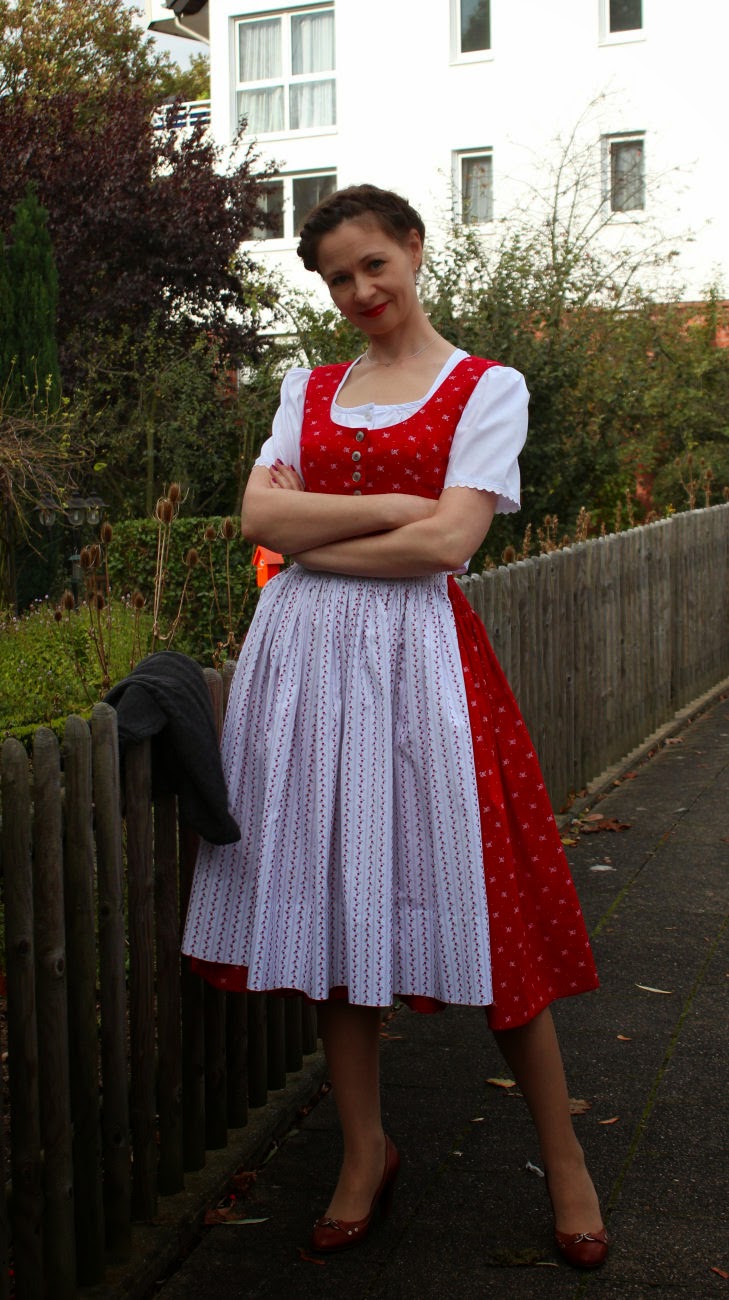 Mein Dirndl Ist Gerade In Der Wäsche sewing galaxy: Mein Dirndl