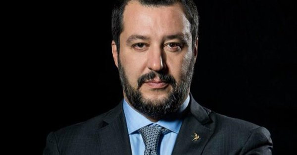 Σαλβίνι σε μετανάστες: «Τέλος η εκμετάλλευση των Ιταλών - Λουκέτο στα μαγαζιά σας μετά τις 9μμ για λόγους ασφαλείας» Σαλβίνι σε μετανάστες: «Τέλος η εκμετάλλευση των Ιταλών - Λουκέτο στα μαγαζιά σας μετά τις 9μμ για λόγους ασφαλείας»