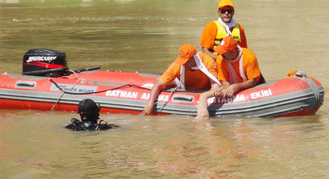 Diyarbakır Silvan'da anne ve 3 kızı suda boğuldu Diyarbakır Silvan'da anne ve 3 kızı suda boğuldu