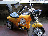 2 DoesToys DT9908 Moge Battery-powered Toy Motorcycle