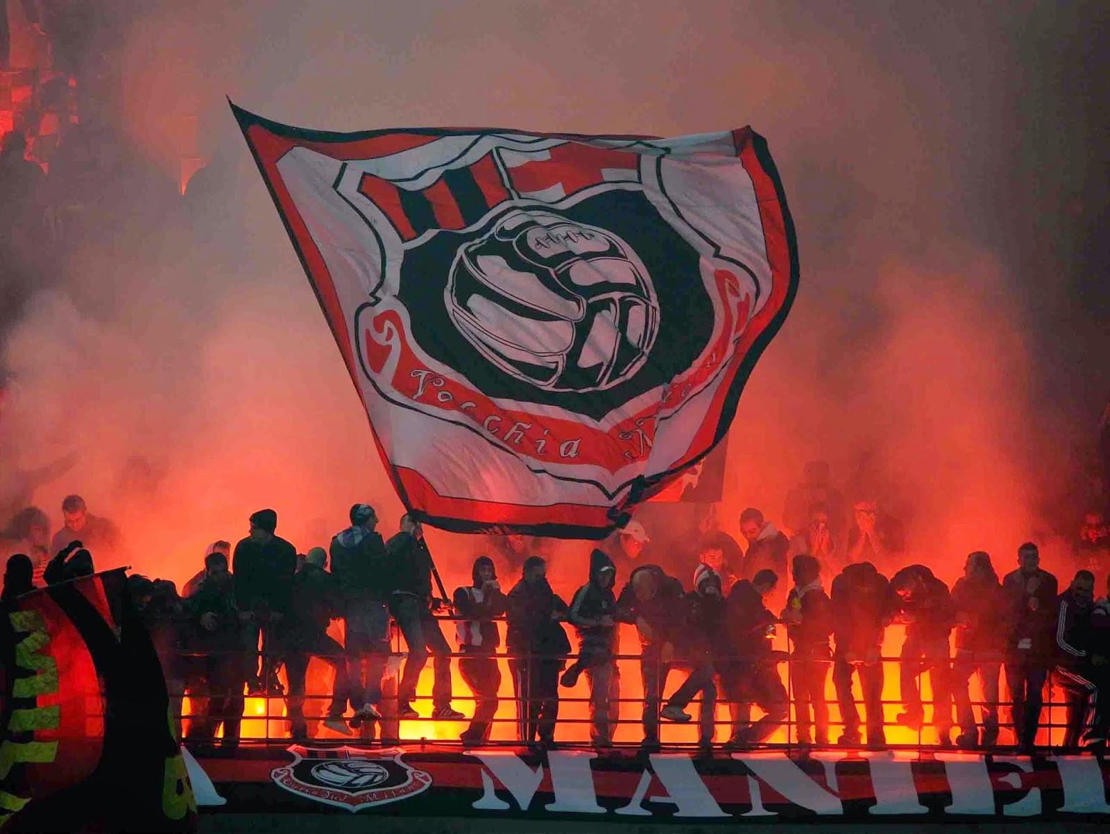 jeffreyharun: TULISAN 1 (APA ITU CURVA SUD MILANO???)