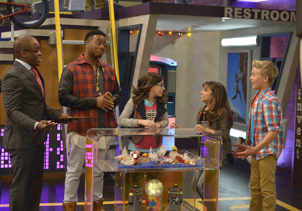 Game Shakers - Babe thinks putting Hudson on a 24/7 live stream is
