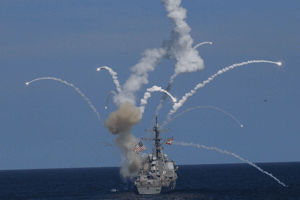 EEUU desplegó en el golfo Pérsico el destructor USS The Sullivans para atacar Siria EEUU desplegó en el golfo Pérsico el destructor USS The Sullivans para atacar Siria