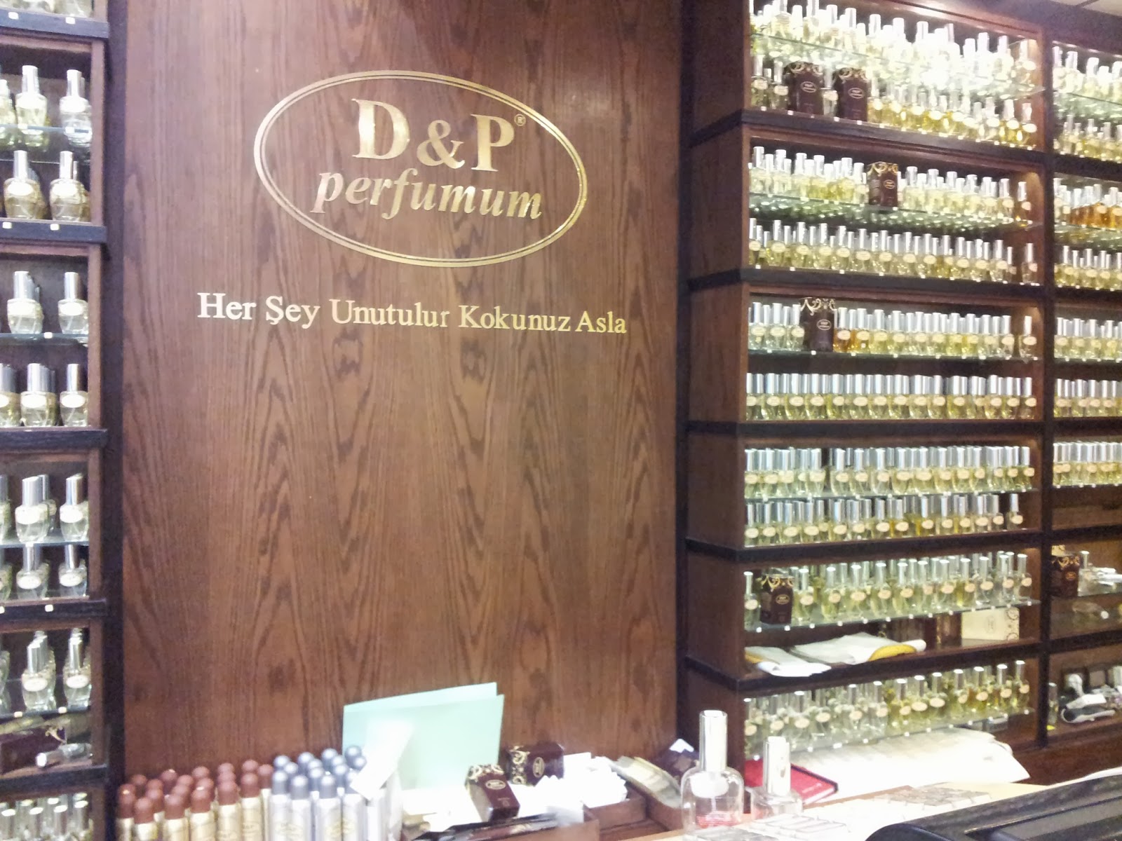 Glamour Fashion Revue D&P Perfumum, Now you have to smell good